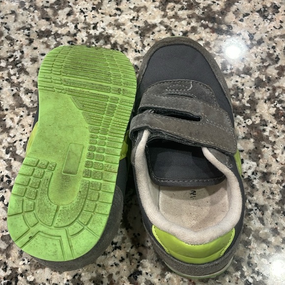 Kids Gray and Green Velcro Shoes size 38 in UK but in USA size 11 - Picture 5 of 5